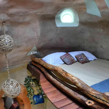 Feriehus Ecological Dome Structure With A Natural Pool For A Glamping Getaway Near Madrid, Spain